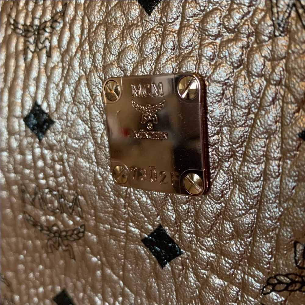 ๐ SOLD๐ MCM Limonta Metallic Logo Print Tote - Picture 7 of 10